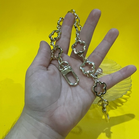 Gold Plated Flower Clutch Chain (10 in) - Picture 6 of 7